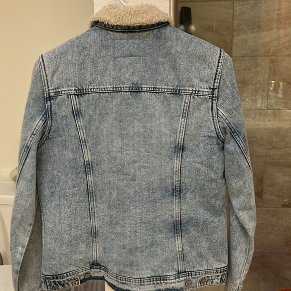 Women’s size M Old Navy, Sherpa lined Jean jacket - Picture 5 of 6